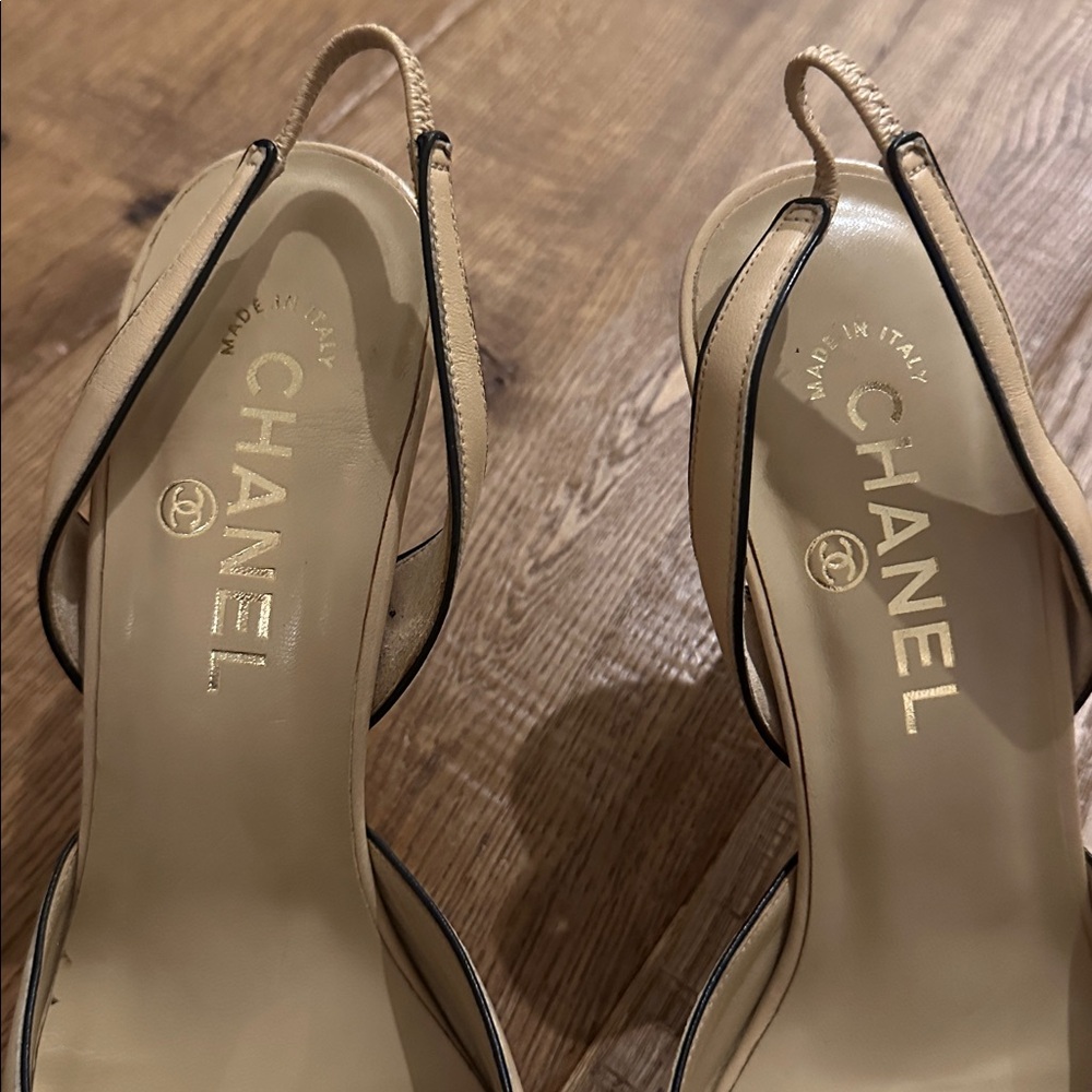 CHANEL Vintage Two-Tone Black and Cream Heels 39 - Picture 4 of 12